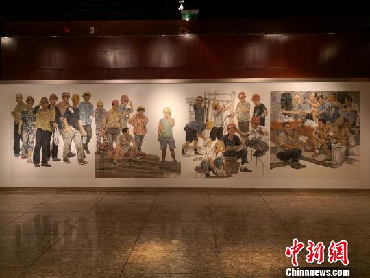 图为作品《建筑工人》通过劳作、间息、放工、吃饭四个场景来体现建筑工人的面貌。　