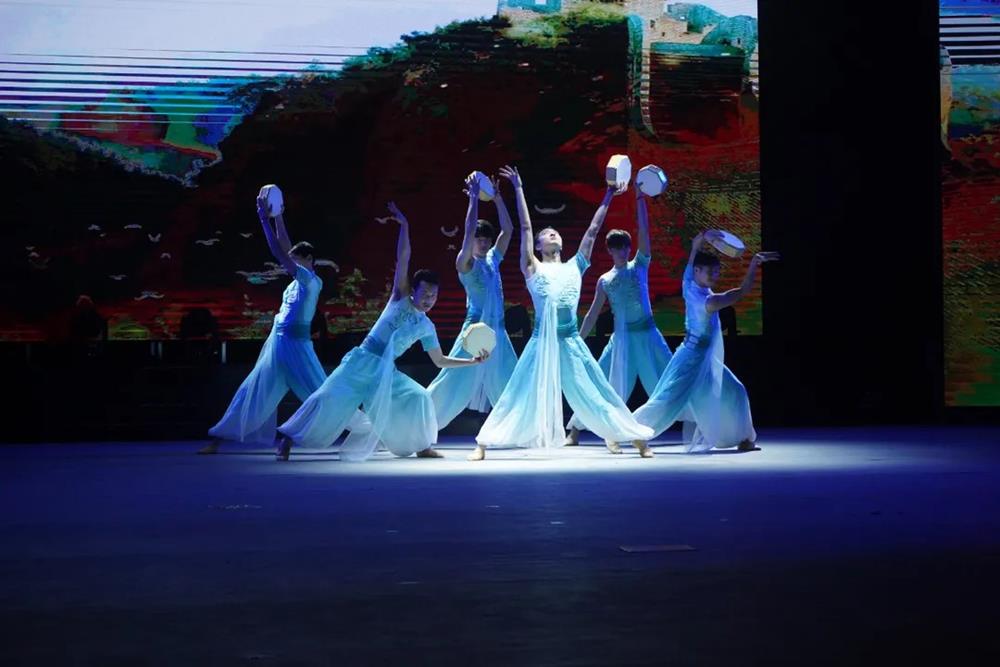 cb8b69a4e73d4b1288bc732de6cfbbc8.jpg cb8b69a4e73d4b1288bc732de6cfbbc8.jpg