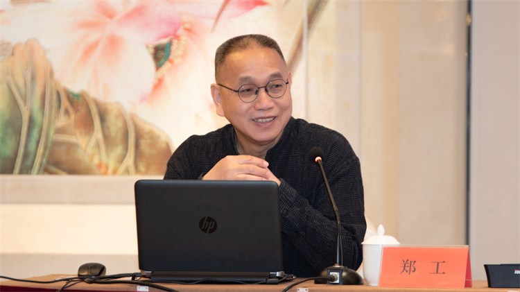 郑工教授授课.jpg 郑工教授授课.jpg