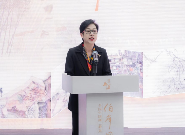 6.杭州市文联副主席、萧山区文联主席黄勇芳主持开幕式.jpg 6.杭州市文联副主席、萧山区文联主席黄勇芳主持开幕式.jpg