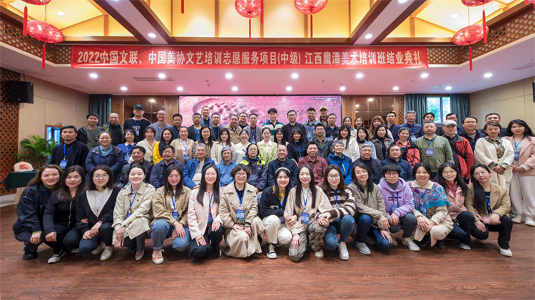 16 结业仪式师生全体合影（山水班）.jpg