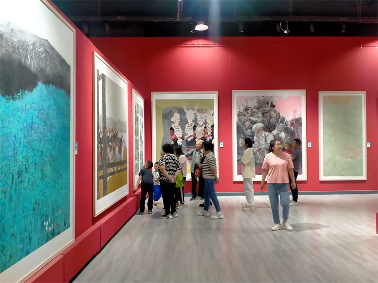 5.展览现场.jpg 5.展览现场.jpg