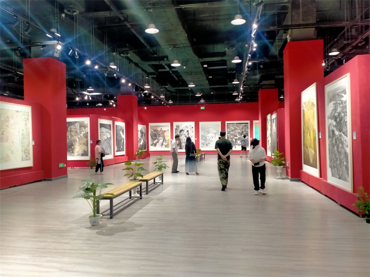 7.展览现场.jpg 7.展览现场.jpg